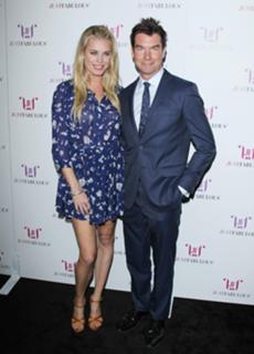 Rebecca Romijn feet photo thumbnail