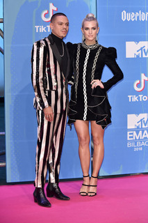 Ashlee Simpson feet photo thumbnail