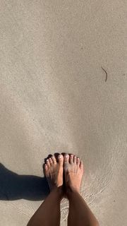 Kino MacGregor feet photo thumbnail