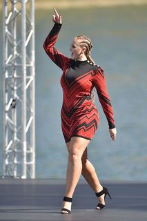 Iskra Lawrence feet photo thumbnail