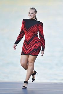 Iskra Lawrence feet photo thumbnail