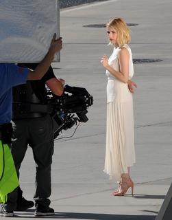 Emma Roberts feet photo thumbnail