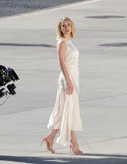 Emma Roberts feet photo thumbnail