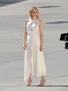 Emma Roberts feet photo thumbnail
