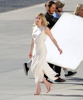 Emma Roberts feet photo thumbnail