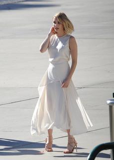 Emma Roberts feet photo thumbnail
