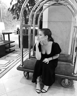 Kate Mara feet photo thumbnail