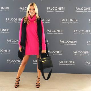 Federica Fontana feet photo thumbnail