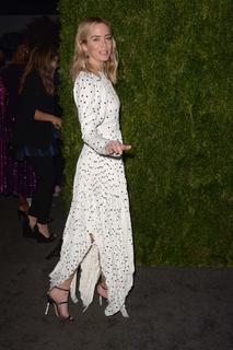 Emily Blunt feet photo thumbnail