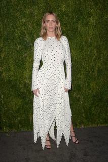 Emily Blunt feet photo thumbnail