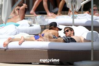 Elsa Pataky feet photo thumbnail