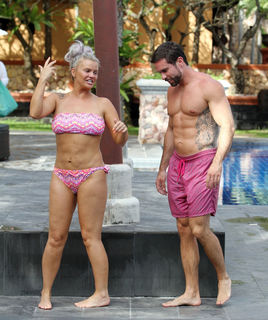 Kerry Katona feet photo thumbnail