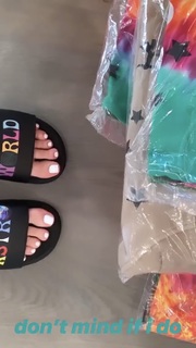 Kylie Jenner feet photo thumbnail