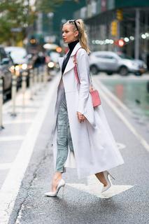 Josie Marie Canseco feet photo thumbnail