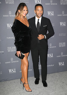 Chrissy Teigen feet photo thumbnail