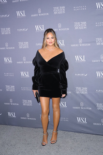 Chrissy Teigen feet photo thumbnail