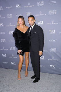 Chrissy Teigen feet photo thumbnail