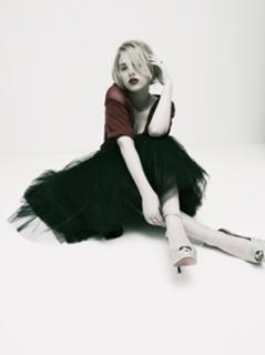 Scarlett Johansson feet photo thumbnail