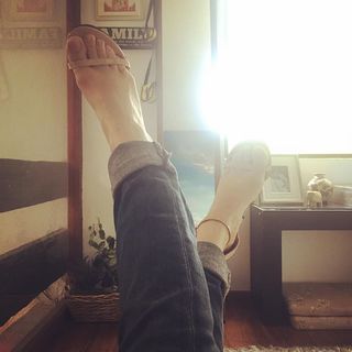 Claudia Lizaldi feet photo thumbnail