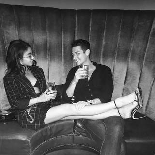 Sarah Hyland feet photo thumbnail