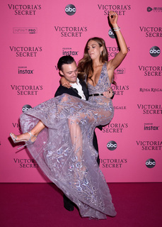 Josephine Skriver feet photo thumbnail