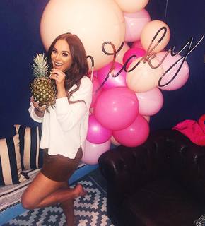 Vicky Pattison feet photo thumbnail