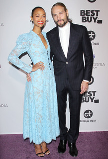 Zoe Saldana feet photo thumbnail