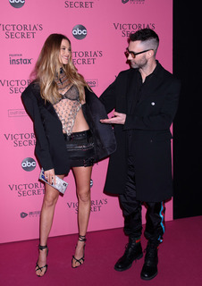 Behati Prinsloo feet photo thumbnail