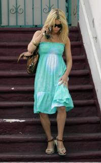 Jessica Simpson feet photo thumbnail