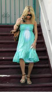 Jessica Simpson feet photo thumbnail