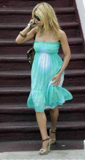 Jessica Simpson feet photo thumbnail