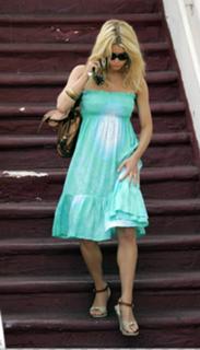 Jessica Simpson feet photo thumbnail