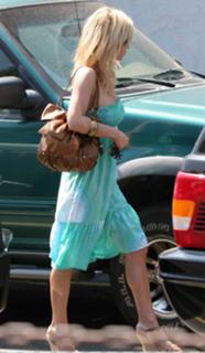 Jessica Simpson feet photo thumbnail