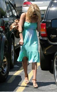 Jessica Simpson feet photo thumbnail
