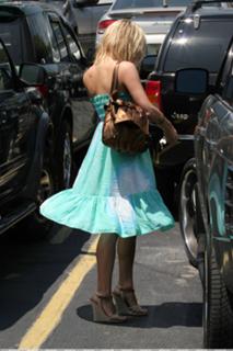 Jessica Simpson feet photo thumbnail