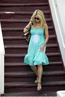 Jessica Simpson feet photo thumbnail