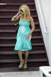 Jessica Simpson feet photo thumbnail