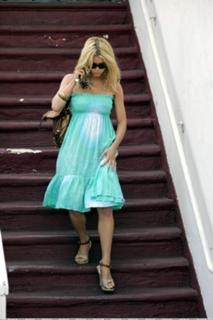 Jessica Simpson feet photo thumbnail