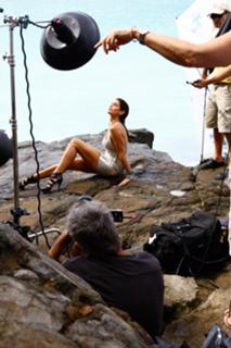 Cindy Crawford feet photo thumbnail