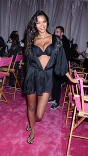 Lais Ribeiro feet photo thumbnail