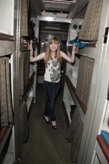 Jennette McCurdy feet photo thumbnail
