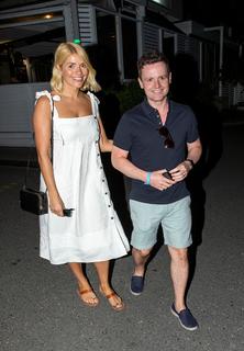 Holly Willoughby feet photo thumbnail