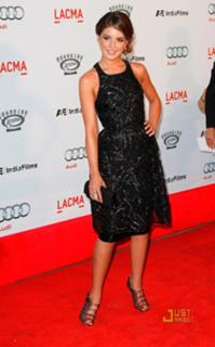 Shenae Grimes-Beech feet photo thumbnail