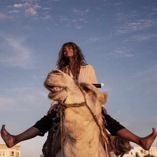 Halle Berry feet photo thumbnail