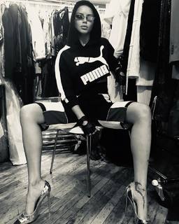 Adriana Lima feet photo thumbnail