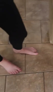 Brittney Smith feet photo thumbnail