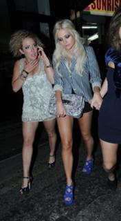 Pixie Lott feet photo thumbnail