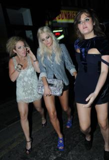 Pixie Lott feet photo thumbnail