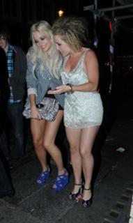 Pixie Lott feet photo thumbnail