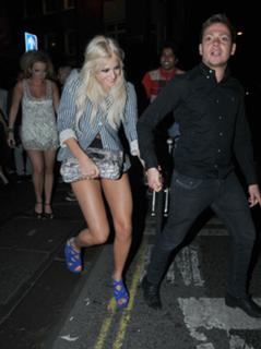 Pixie Lott feet photo thumbnail